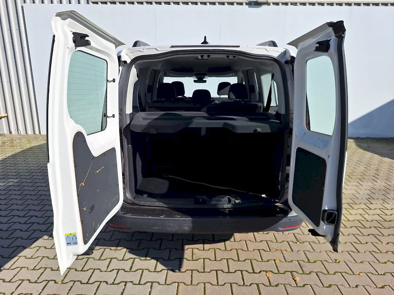 Volkswagen Caddy (2023) 2.0 TDI / 75 kW / 6MP / MAXI / - fotka 10 z 32