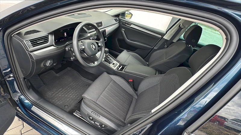 Škoda Superb (2024) COM GRT STY 4X4 TD 140/2.0 A7A - fotka 18 z 24