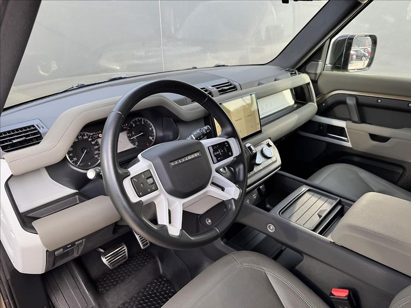 Land Rover Defender 3,0 110 D250 XS EDITION ČR DPH - fotka 9 z 32