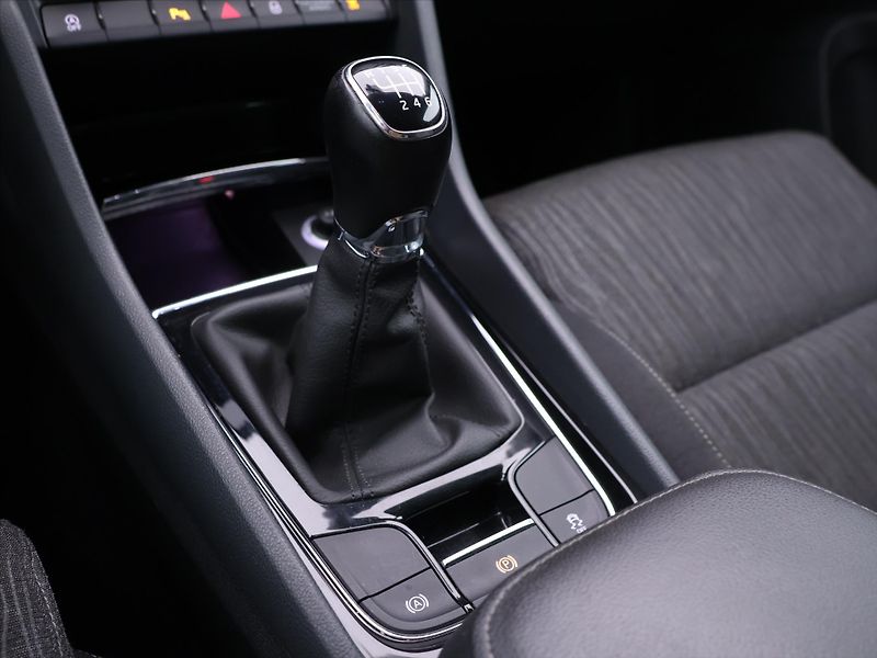 Škoda Karoq 1,5 TSI 110kW Style CZ 1.Maj - fotka 25 z 33
