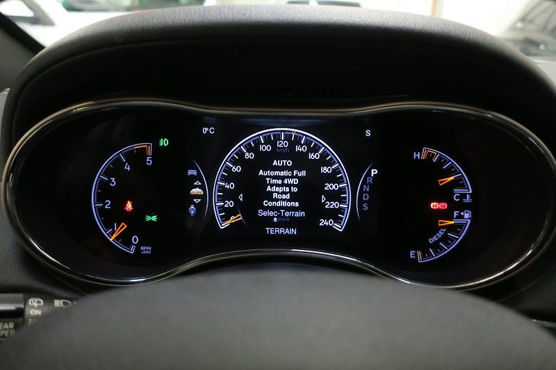 Jeep Grand Cherokee (2016) 3.0TD V6 140 kW ČR VZDUCH - fotka 20 z 50