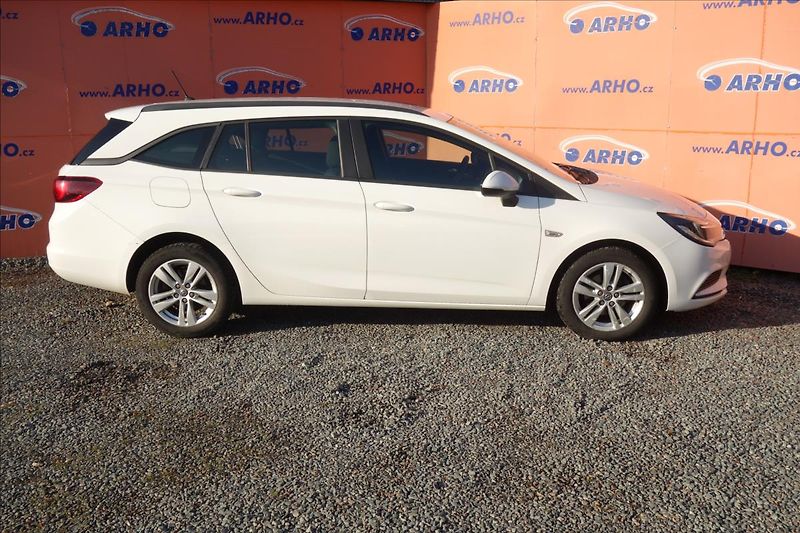 Opel Astra 1,6 CDTi 81KW, ČR, 1 MAJITEL. - fotka 8 z 33