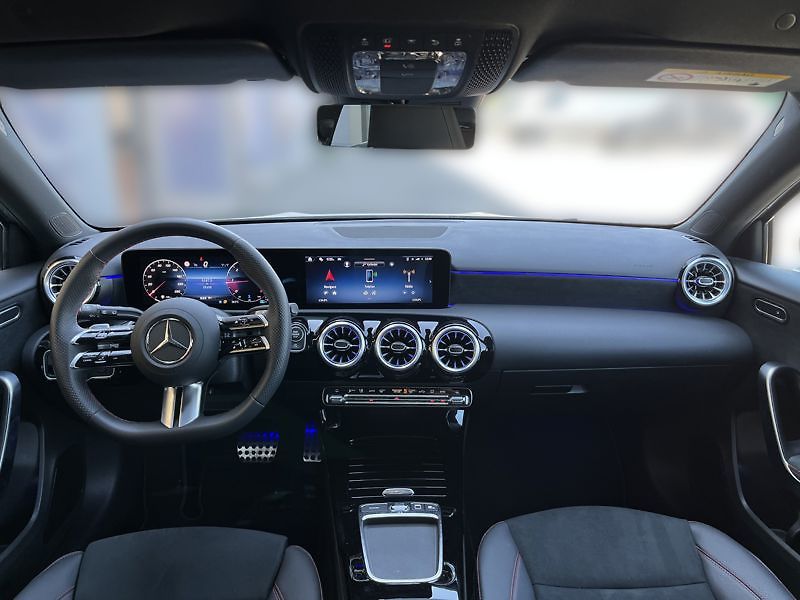 Mercedes-Benz Třídy A 200 d AMG Style Edition - fotka 14 z 17