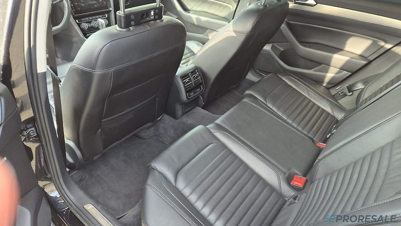 Volkswagen Passat (2018) 2,0 TDi 140 kW - fotka 11 z 19