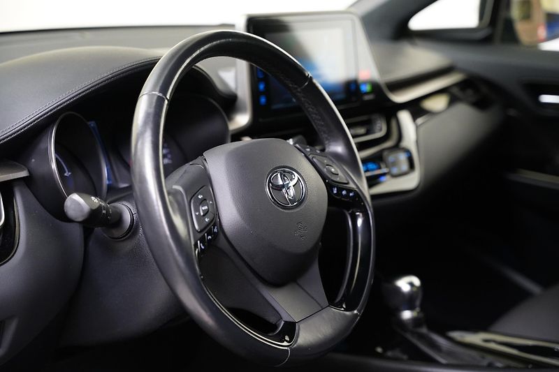 Toyota C-HR - fotka 14 z 29