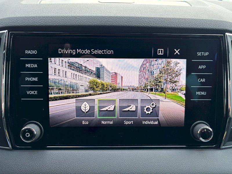 Škoda Karoq (2020) 1.5 TSI 110kW Sportline DSG - fotka 18 z 35