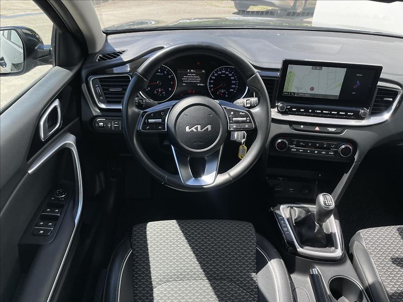 Kia XCeed 1,5 T-GDI Exclusive NAVI - fotka 7 z 23