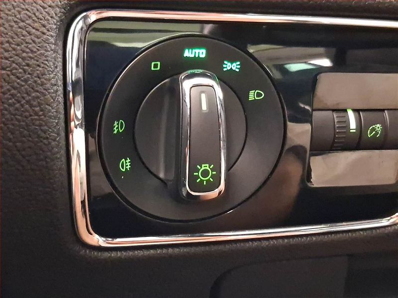 Škoda Superb (2011) Elegance 2.0 TSI, Automat - fotka 18 z 21