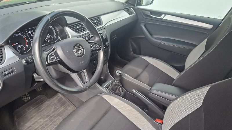 Škoda Rapid (2018) Spaceback Ambition 1,0 TSI 81 - fotka 10 z 23