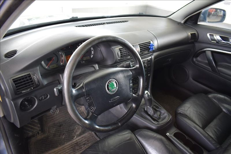 Škoda Superb 2,8 i V6 30V, klima,nová STK, - fotka 7 z 17