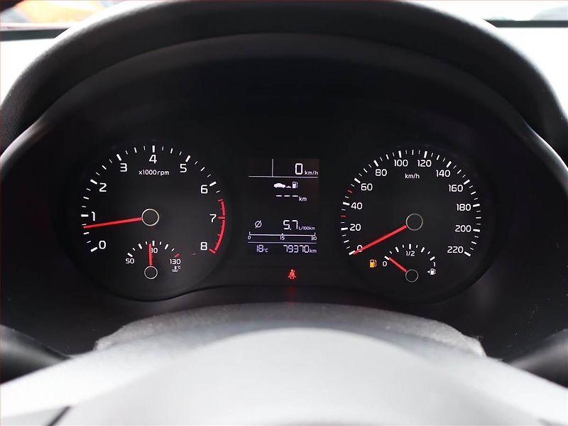 Kia Stonic (2018) 1.25 CVVT, Serv.kniha, Navi - fotka 9 z 16