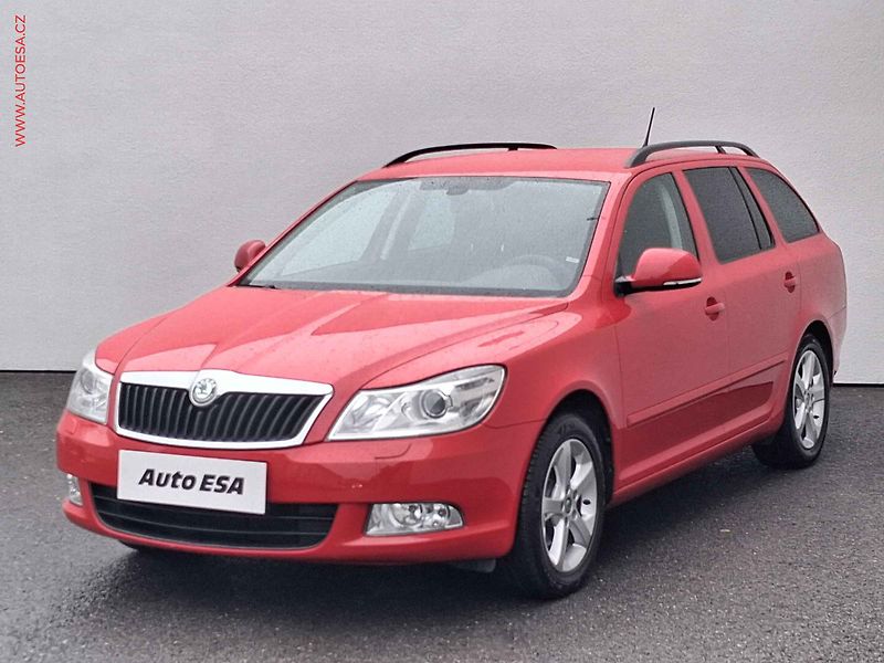 Škoda Octavia (2011) 1.4 TSi, Family, DSG, xenon - fotka 3 z 17