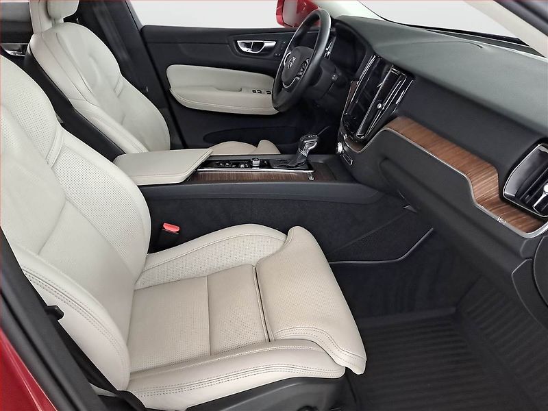 Volvo XC60 (2018) D4 AWD - fotka 9 z 24