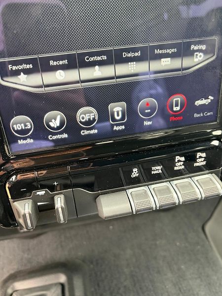Dodge RAM (2020) 2500 6,4 L HEMI LIFTED - fotka 36 z 48
