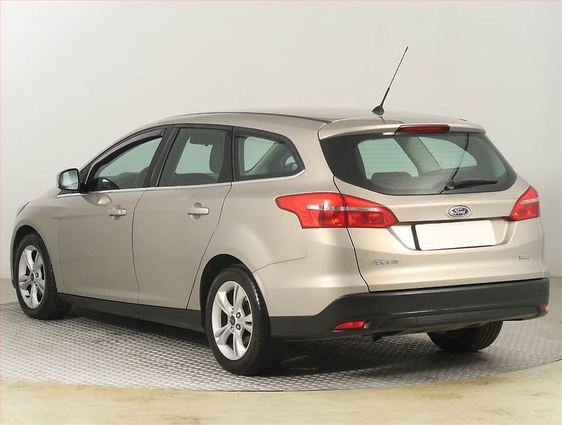 Ford Focus (2016) 1.0 EcoBoost, Vyhř. sedaček - fotka 4 z 16