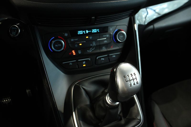 Ford Kuga TDCi AWD ST-Line - fotka 20 z 31