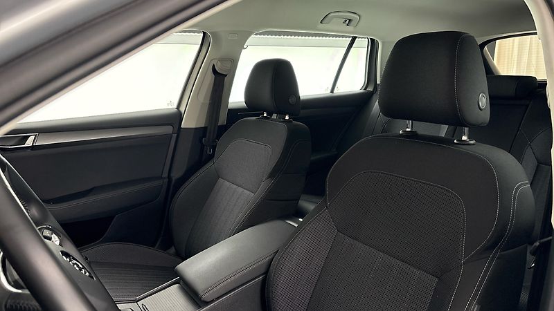 Škoda Superb 2.0 TDI Style Combi - fotka 15 z 27