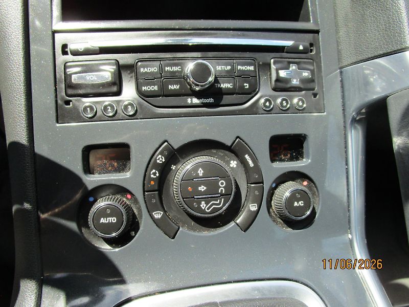 Peugeot 3008 (2015) 1,6 HDi panorama, navi - fotka 18 z 29