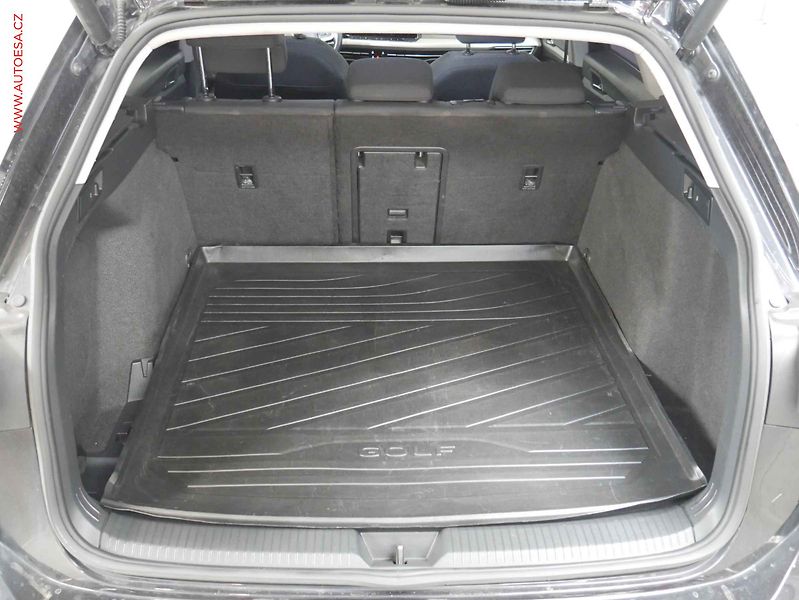 Volkswagen Golf (2020) 2.0 TDi, ČR, Life - fotka 7 z 23