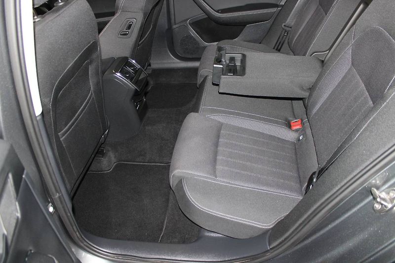 Škoda Superb (2022) 2.0 TDI 110kW LED Matrix manuá - fotka 22 z 33