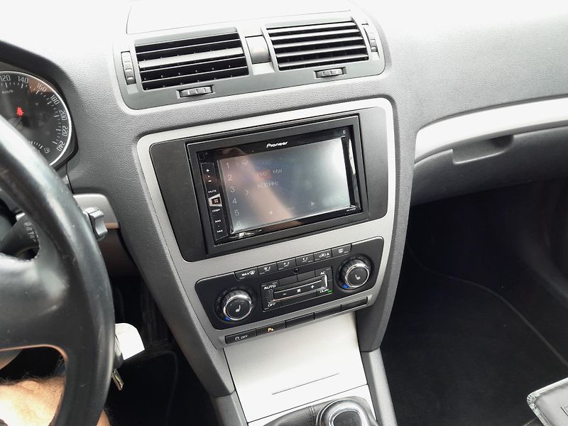 Škoda Octavia (2012) 1,2 TSI 77KW serviska 2x klíč - fotka 13 z 16
