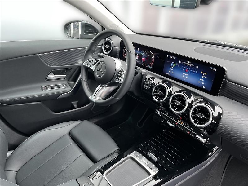 Mercedes-Benz Třídy A 180 Progressive Line - fotka 18 z 21