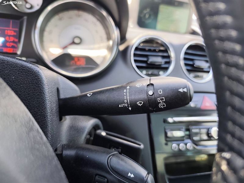Peugeot 308 (2013) - fotka 29 z 40
