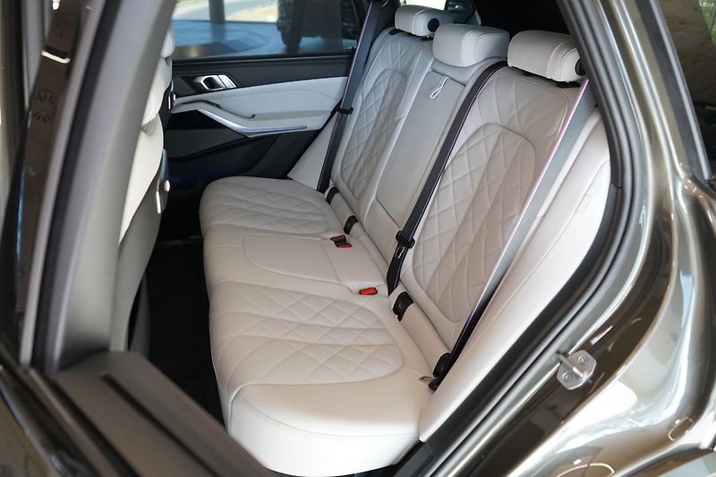 BMW X5 40d xDrive, Tažné, Panorama - fotka 45 z 50