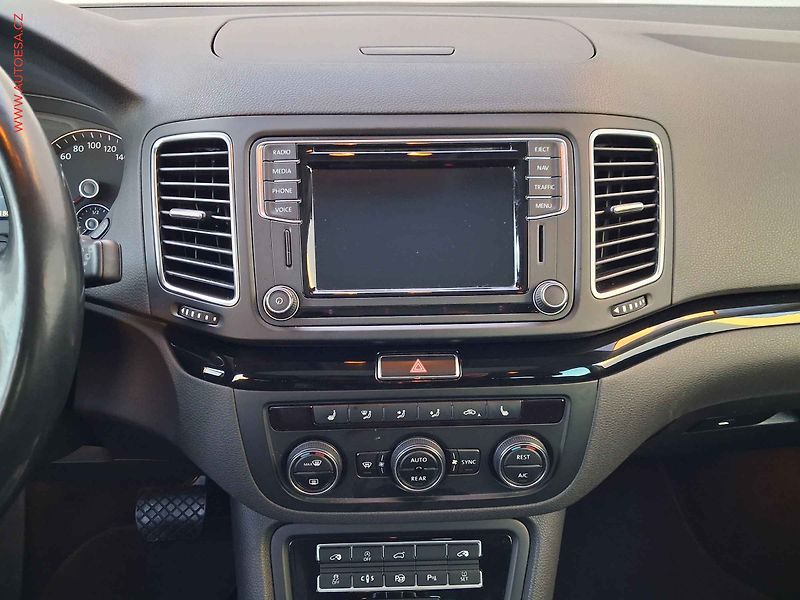 Volkswagen Sharan (2016) 2.0TDi 7míst, ČR, DSG, TZ - fotka 12 z 19