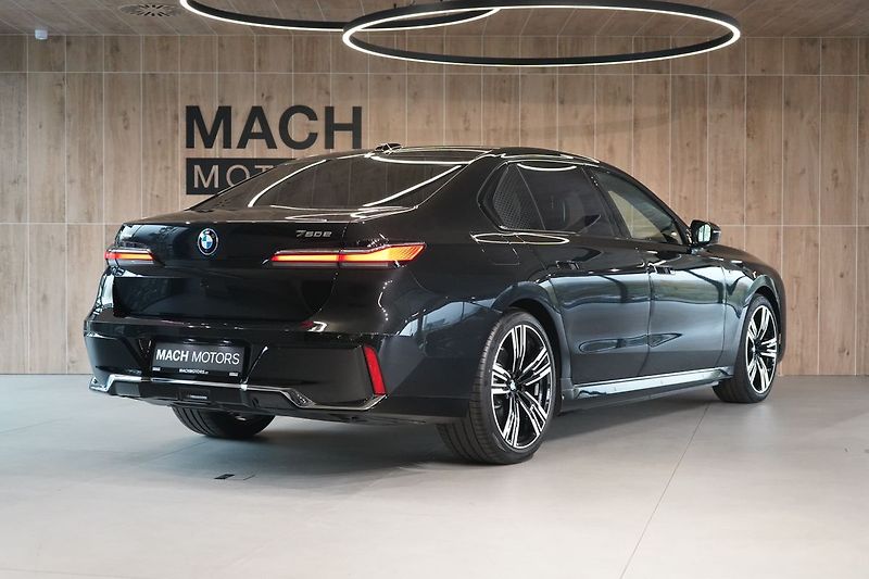 BMW Řada 7 750e xDrive,Televize,EL. dveře - fotka 8 z 50