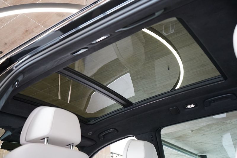 BMW X7 M60i xDrive, Masáž, Skylounge - fotka 23 z 50