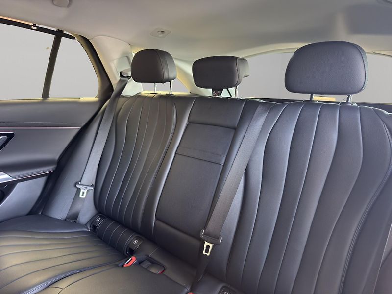 Mercedes-Benz Třídy E (2024) E 220 d kombi - fotka 18 z 20