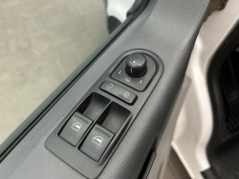 Volkswagen Transporter 2.0 TDI Long T6 - fotka 6 z 21