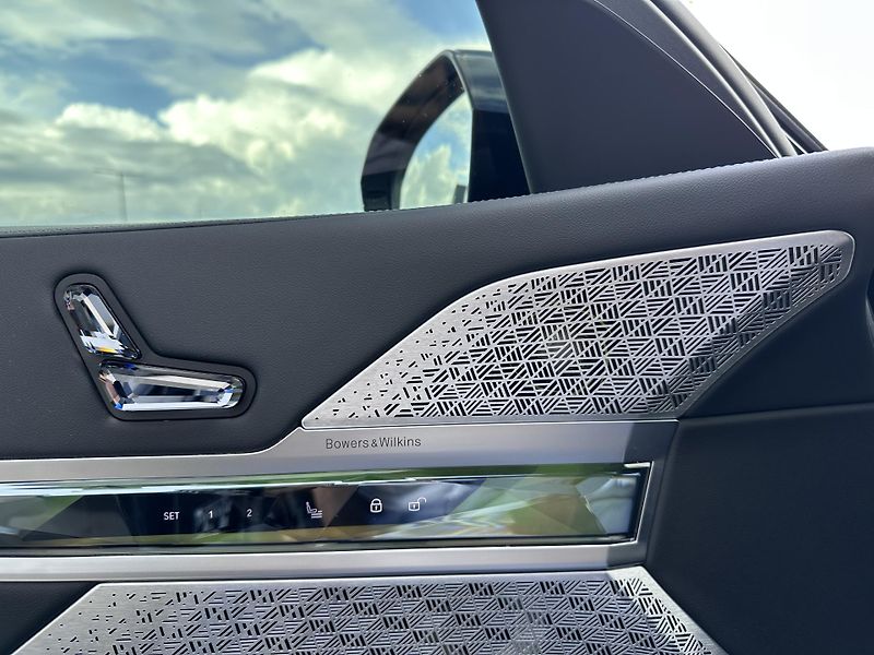 BMW i7 xDrive60 - fotka 29 z 31