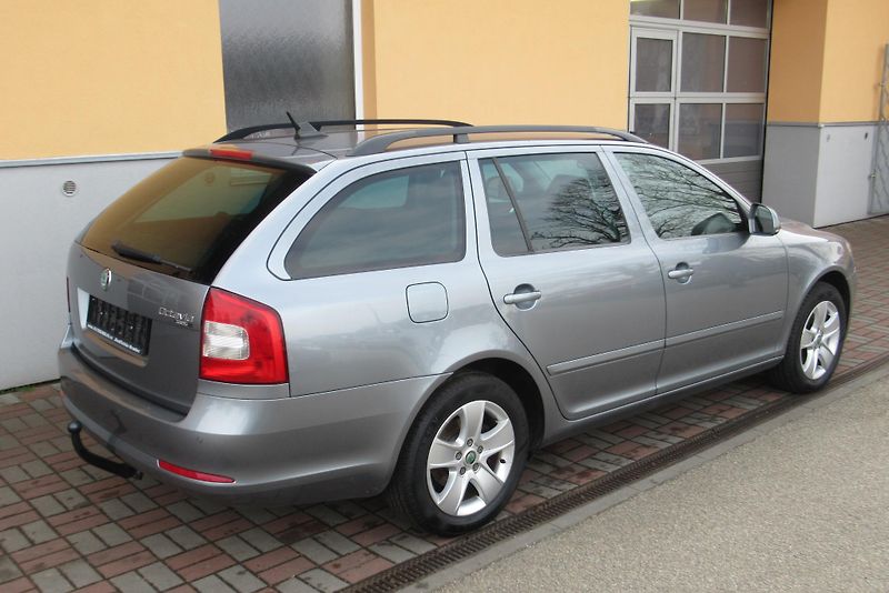 Škoda Octavia 2.0 TDI DSG AUT. KLIMA TAŽNÉ - fotka 2 z 31