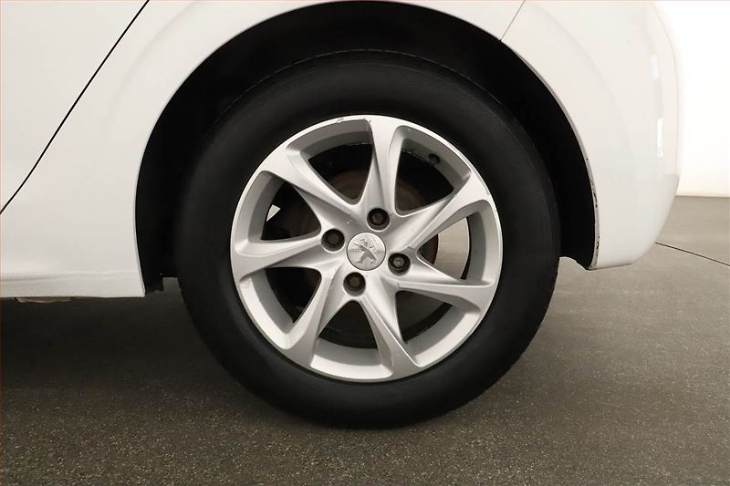 Peugeot 208 (2015) 1.2 PureTech, Automat - fotka 12 z 15