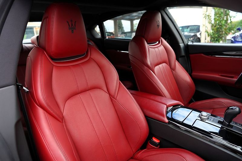 Maserati Quattroporte S Q4 3.0i V6/410 PS/automat/B& - fotka 27 z 50