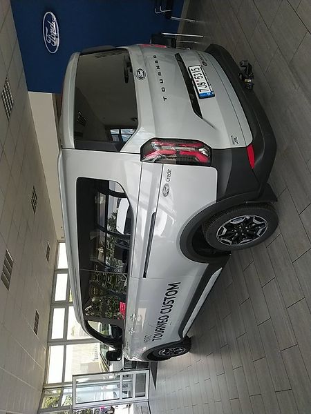 Ford Tourneo Custom (2026) 2,5 Duratec PHEV 171kW L2 Tita - fotka 4 z 13