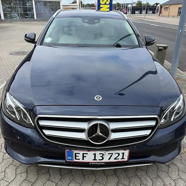 Mercedes-Benz Třídy E E220 2,0D AUTOMAT - fotka 3 z 3