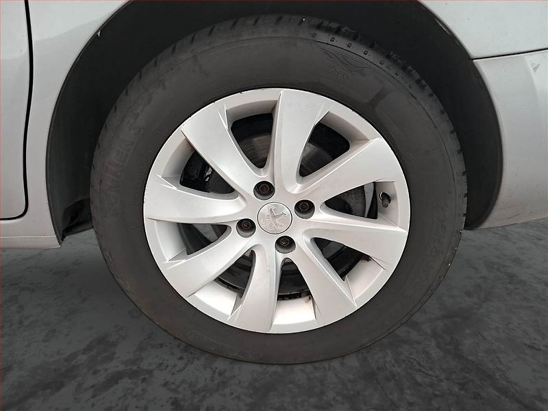 Peugeot Partner (2017) Allure 1.6 BlueHDi, 5Míst, ČR - fotka 15 z 15