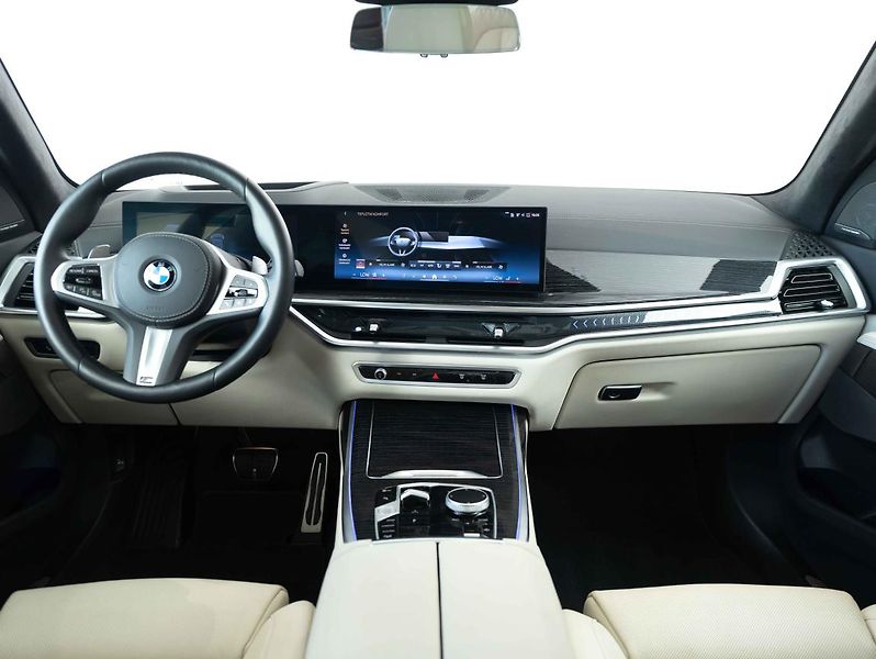 BMW X7 xDrive40d - fotka 12 z 24