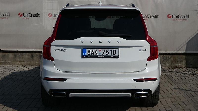 Volvo XC90 B6 AWD R-Design Auto 7 míst - fotka 4 z 26
