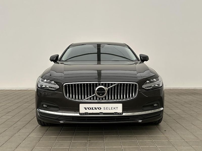 Volvo S90 2.0 B5 4x4 PLUS - fotka 2 z 31