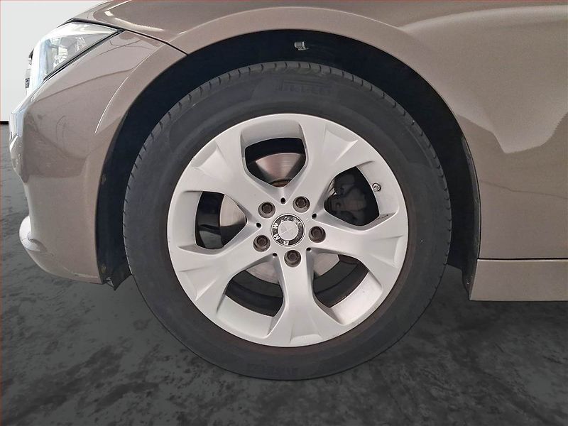 BMW Řada 3 (2014) 318 d, Automat, Navi, Tempomat - fotka 15 z 22