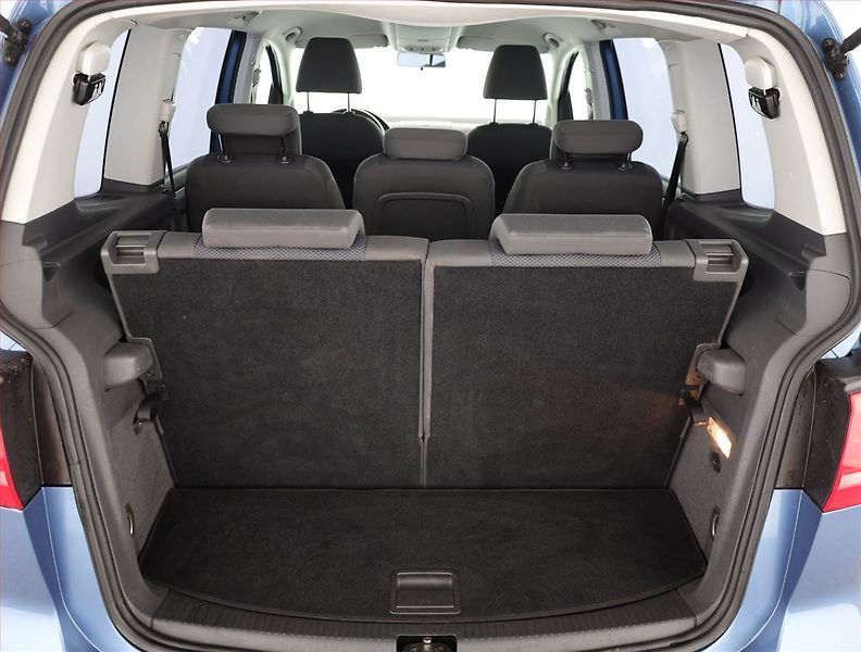 Volkswagen Touran (2011) 1.6 TDI, 7 míst, Tempomat - fotka 17 z 18