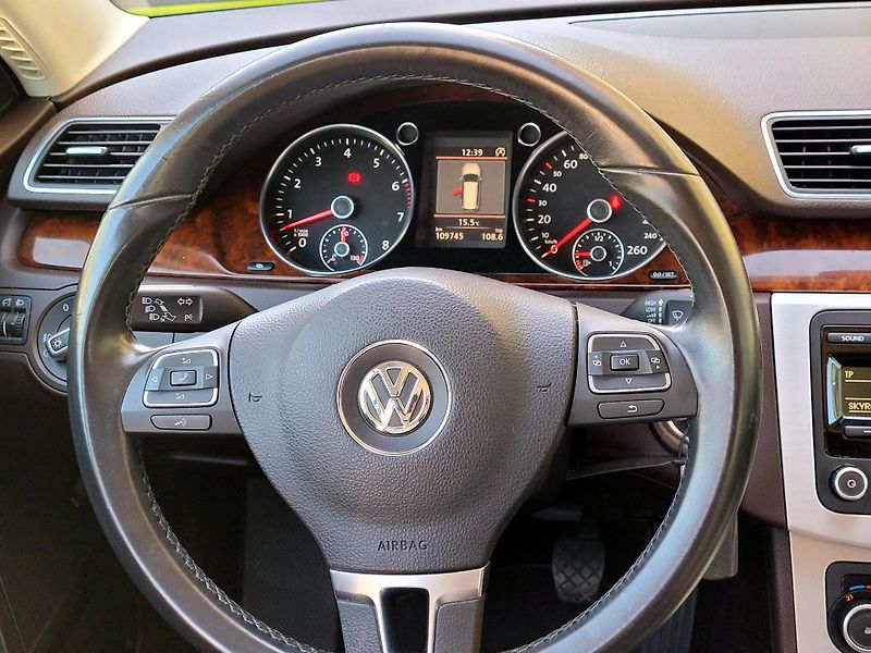 Volkswagen Passat TSi HIGHLINE,málo najeto  - fotka 46 z 51