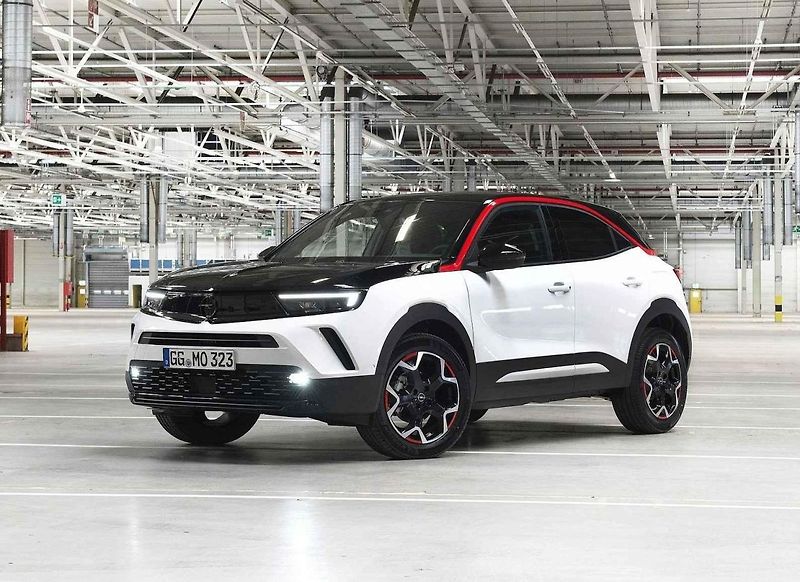 Citroën C4 X je absolutní novinkou a v segmentu patří k těm největším modelům