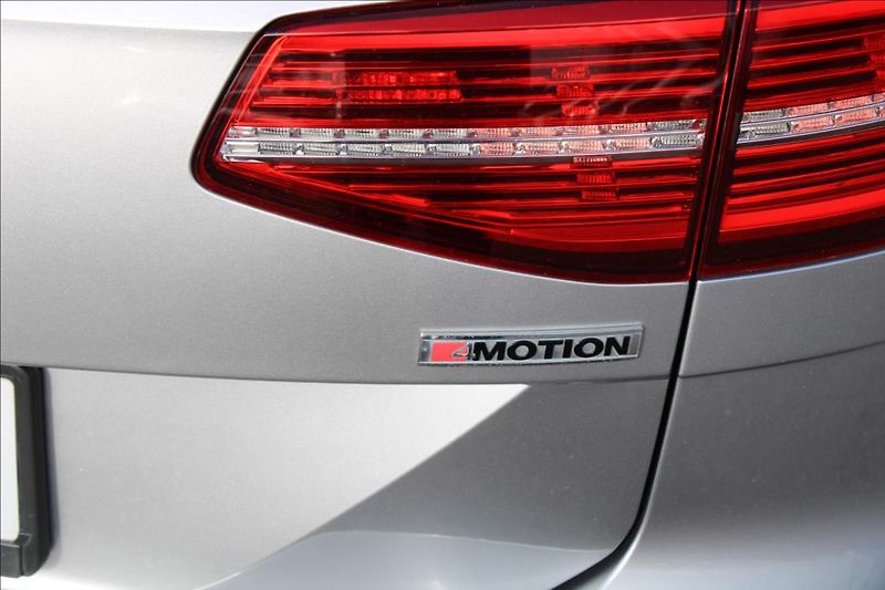 Volkswagen Passat 2,0 TDi  DSG, 4x4, HIGHLINE - fotka 27 z 31