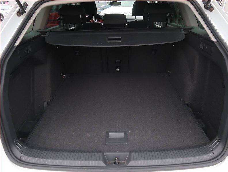 Volkswagen Golf (2021) 1.5 eTSI, Automat, Tempomat - fotka 14 z 19