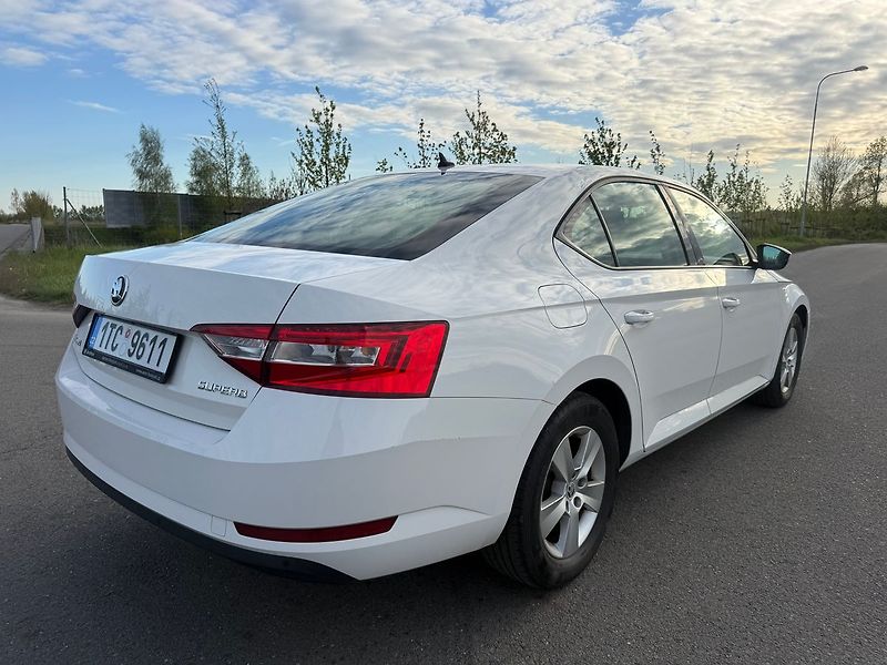 Škoda Superb 2,0 TDI 110 kW - fotka 5 z 18